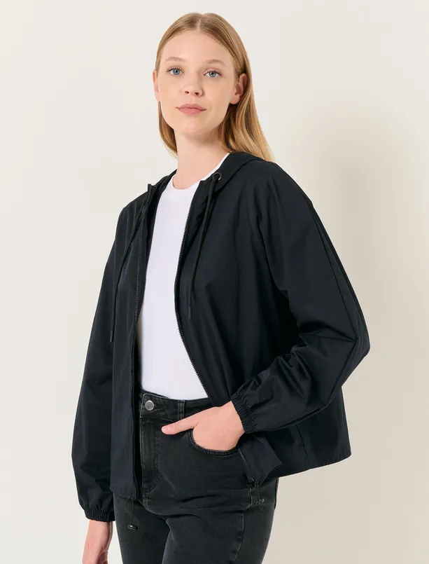 Bayan Siyah Kapüşonlu Uzun Kollu Dokuma Ceket