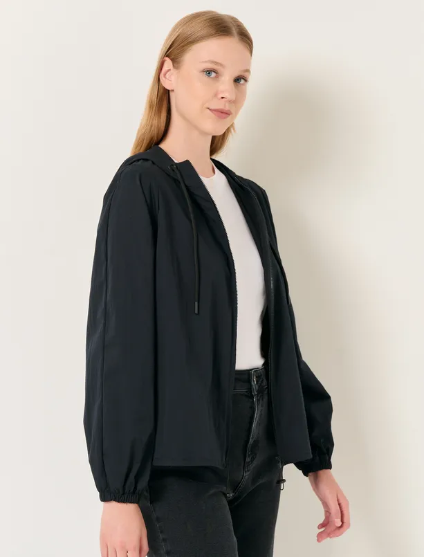 Bayan Siyah Kapüşonlu Uzun Kollu Dokuma Ceket