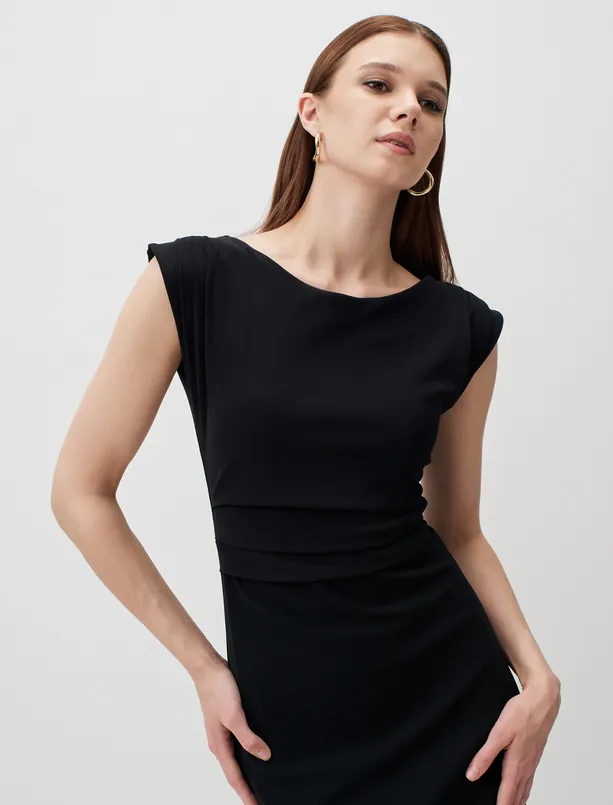 Bayan Siyah Kayık Yaka Kolsuz Şık Midi Elbise