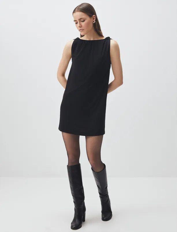 Bayan Siyah Kayık Yaka Kolsuz Basic Şık Mini Elbise
