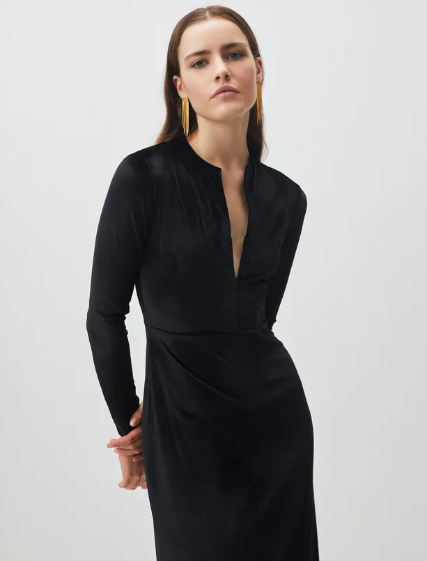 Bayan Siyah V Yaka Uzun Kollu Kadife Maxi Elbise