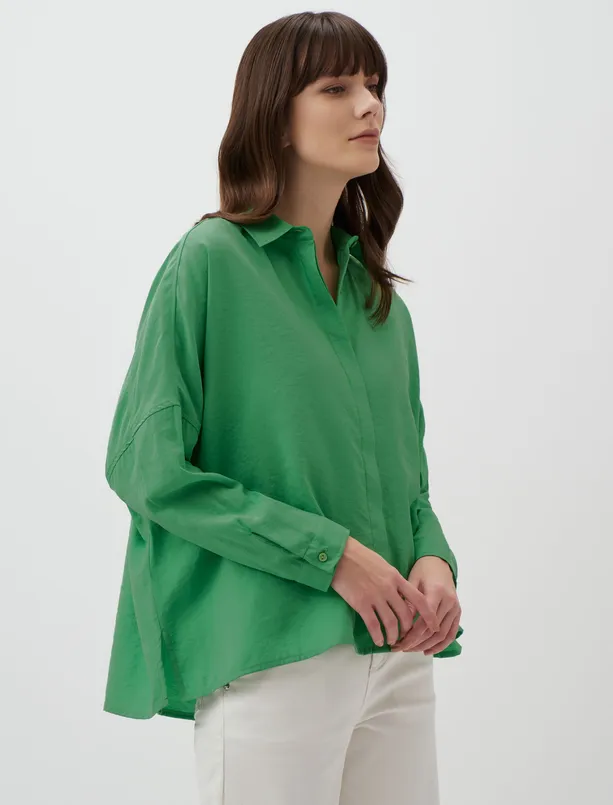 Bayan Yeşil Bol Kesim Düşük Kol Arkası Uzun Dokuma Gömlek