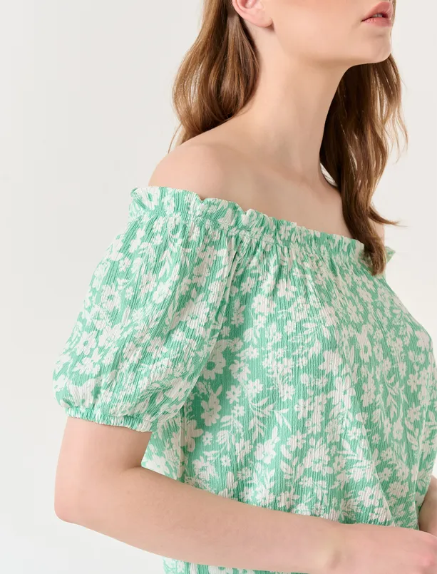 Bayan Yeşil Kayık Yaka Kısa Kollu Çiçek Desenli Bluz