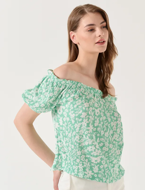 Bayan Yeşil Kayık Yaka Kısa Kollu Çiçek Desenli Bluz