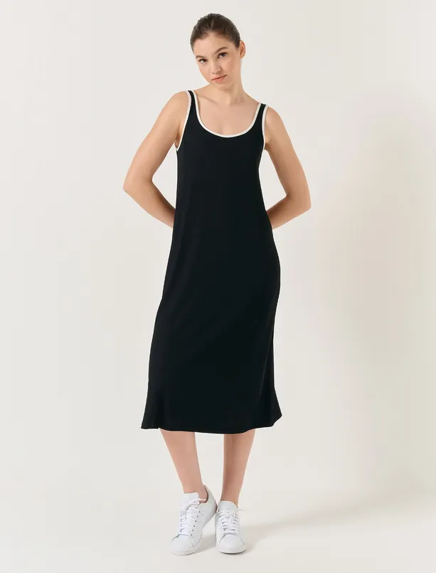 Bayan Siyah U Yaka Kolsuz Düz Midi Elbise