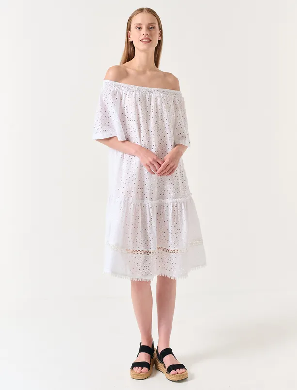Bayan Beyaz Kayık Yaka Ajurlu Yazlık Midi Elbise