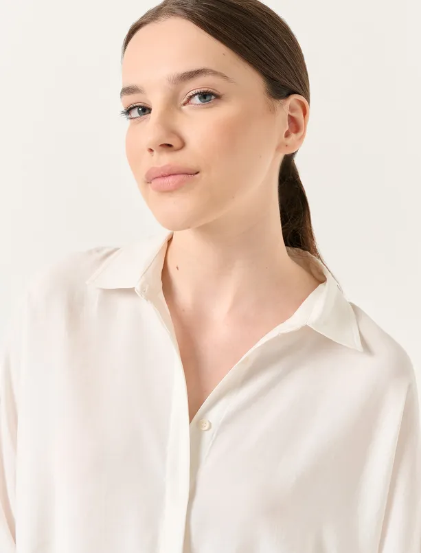 Bayan Beyaz Bol Kesim Truvakar Kol Yırtmaçlı Gömlek
