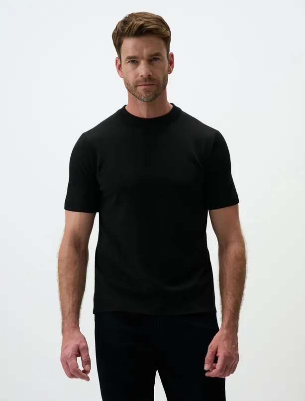 Women Black Crew Neck Straight Cut Mens Sweater T-Shirt