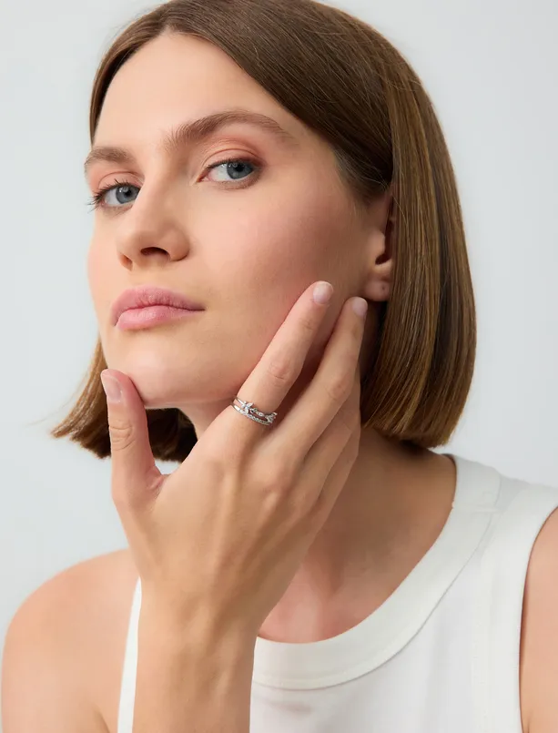 Women Grey Thick Ring with Shiny Stone Detail
