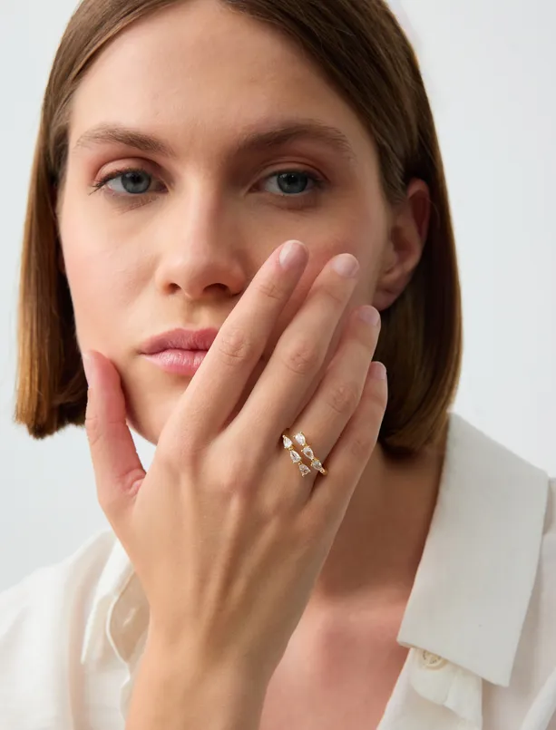 Women Yellow Shiny Stone Detailed Ring