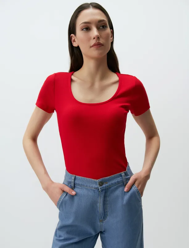 Bayan Kırmızı Kısa Kollu U Yaka Basic Tişört
