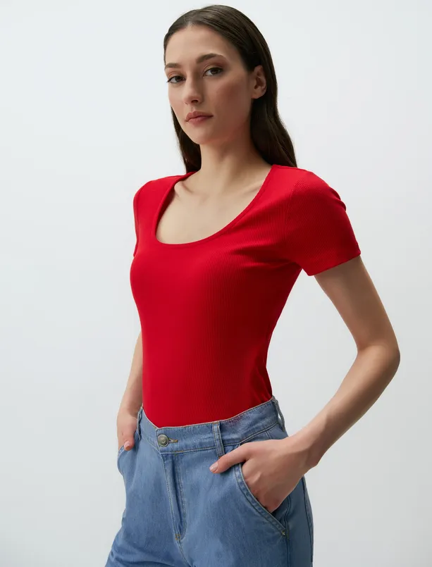 Bayan Kırmızı Kısa Kollu U Yaka Basic Tişört
