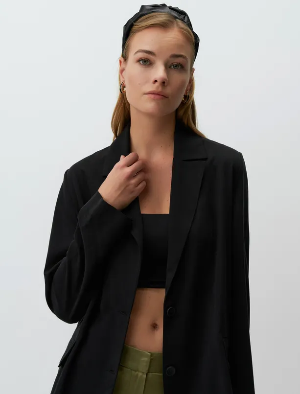 Bayan Siyah Uzun Kollu Açık Yaka Dokuma Ceket