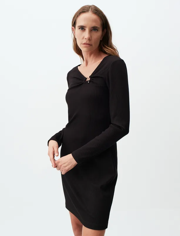 Bayan Siyah Asimetrik Yaka Uzun Kollu Şık Mini Elbise