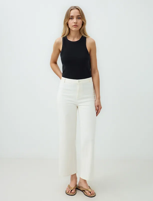 Women Black Round Neck Slim Fit Sleeveless Knitted Tank Top