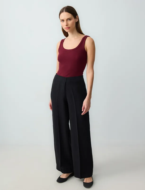Women Claret Red Slim Fit U-Neck Knitted Tank Top