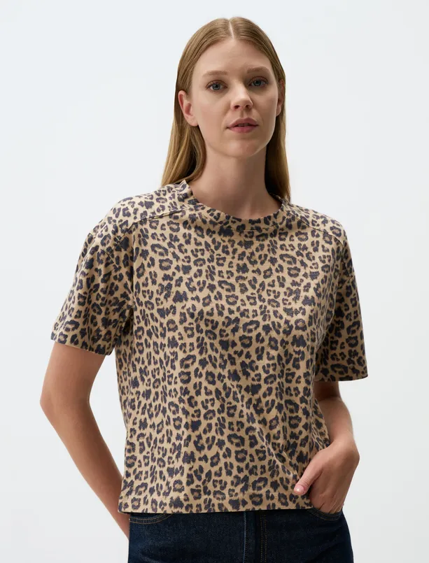 Women Brown Relaxed Fit Crew Neck Short Sleeve Leopard Print Blouse