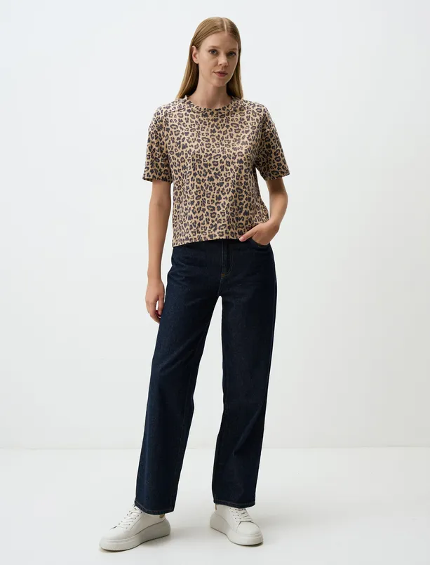 Women Brown Relaxed Fit Crew Neck Short Sleeve Leopard Print Blouse