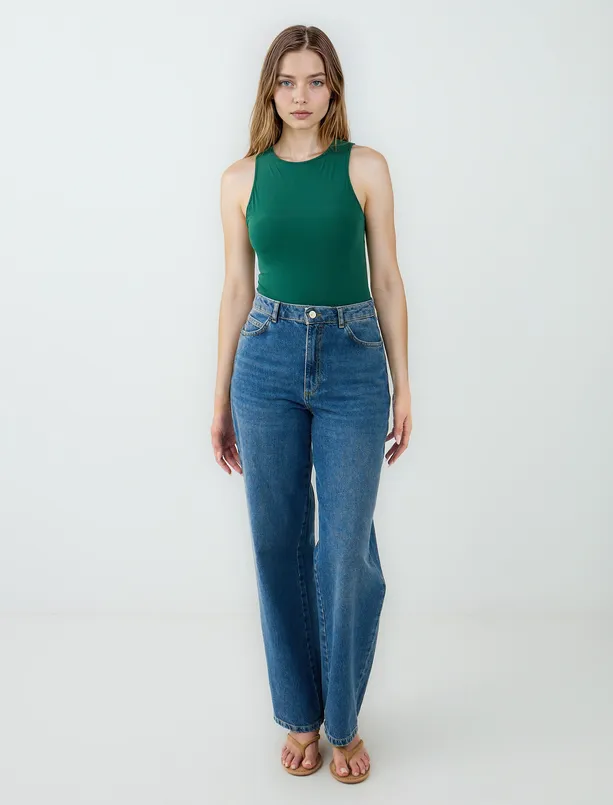 Women Green Slim Fit Crew Neck Sleeveless Blouse