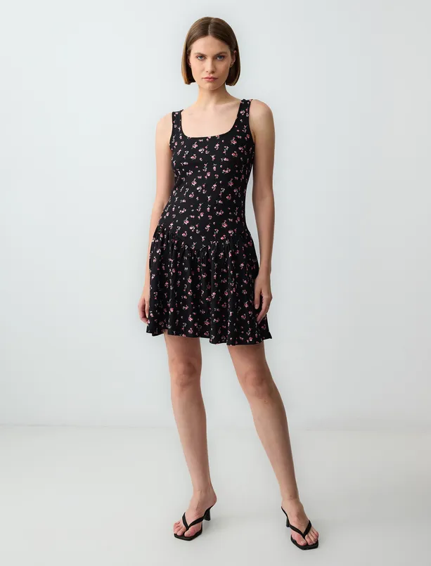 Women Black Relaxed Fit Square Neck Sleeveless Floral Patterned Knitted Mini Dress