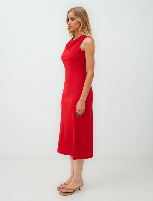 Women Red Slim Fitted Degaje Collar Sleeveless Midi Dress