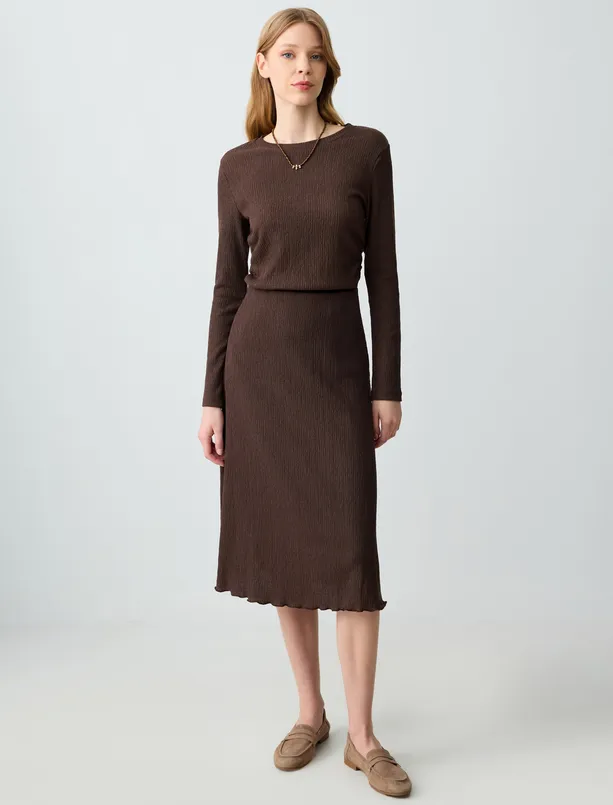 Women Brown Relaxed Fit Regular Waist Midi Knitted Skirt