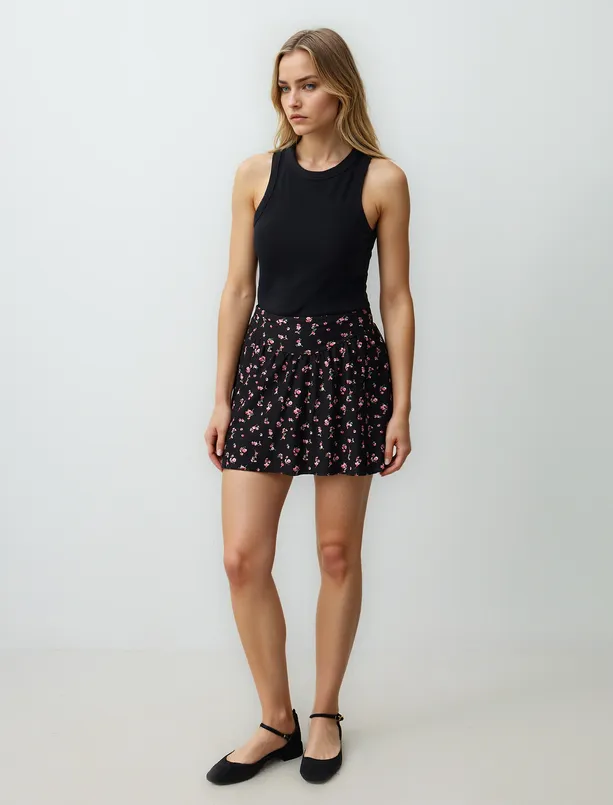 Women Black Regular Waist Floral Patterned Knitted Mini Skirt