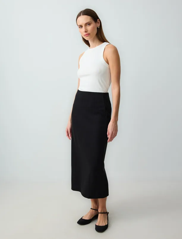 Women Black Straight Cut Regular Waist Knitted Midi Skirt