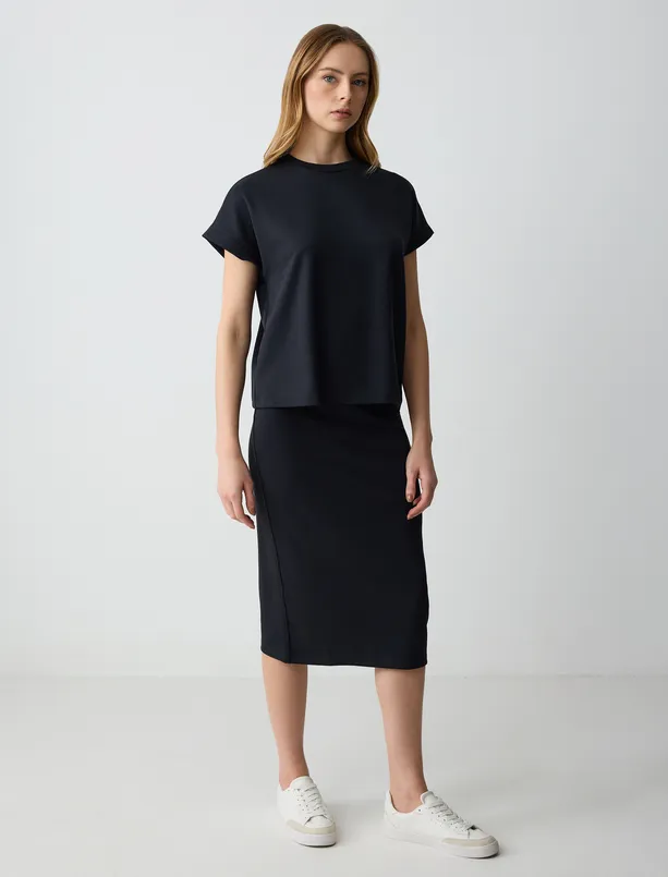 Women Black Straight Cut Crew Neck Short Sleeve Knitted Modal T-Shirt