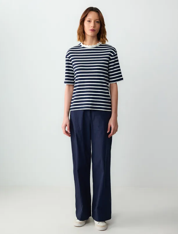 Women Dark Blue Knitted T-shirt with crew neck and short sleeves