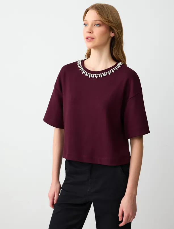 Women Claret Red Crew Neck Short Sleeve T-Shirt with Stone Detailed Collar