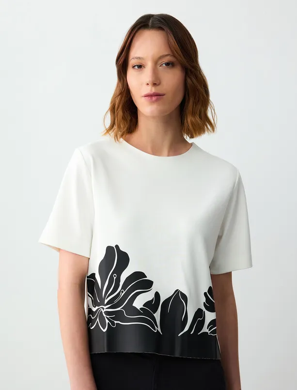 Women White Round Neck Short Sleeve Floral Patterned Knitted T-Shirt