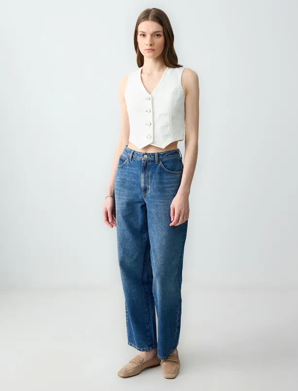 Bayan Ekru Dar Kesim Düğme Detaylı Kısa Denim Yelek