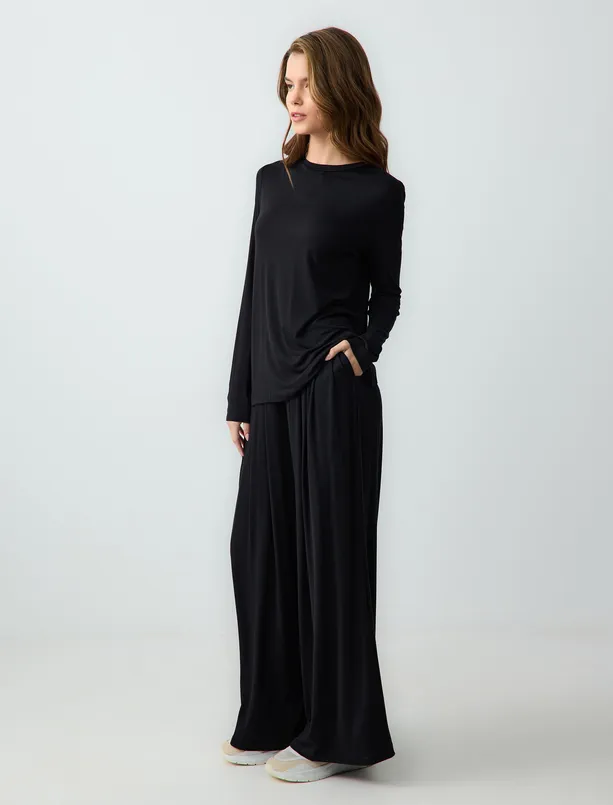 Women Black Relaxed Fit High Waist Wide Leg Pleated Knitted Pants