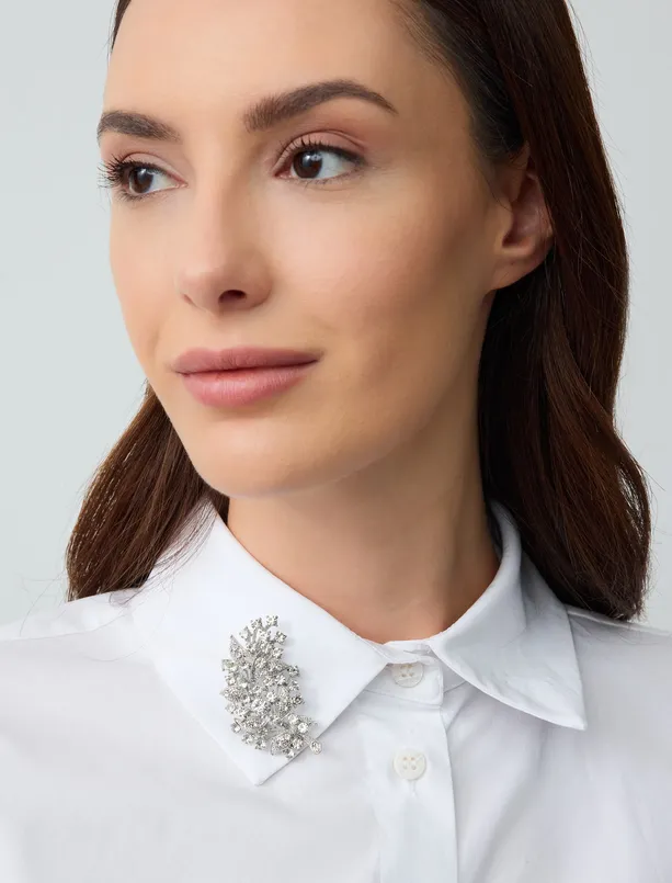 Women Grey Leaf Figured Stone Detailed Brooch