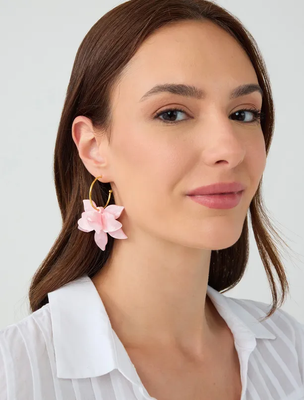 Women  Flower Patterned Earrings with Leaf Detail