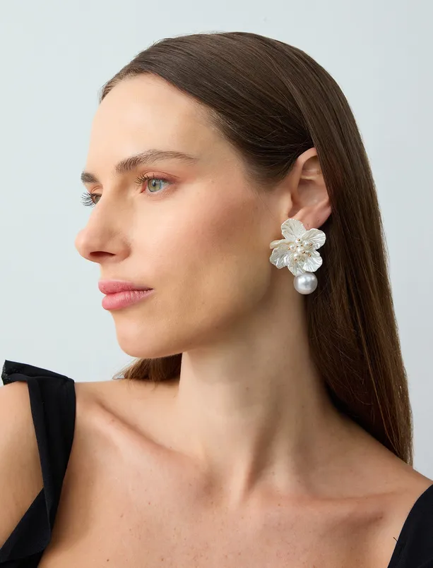 Women  Elegant Earrings with Flower Figured Pearls
