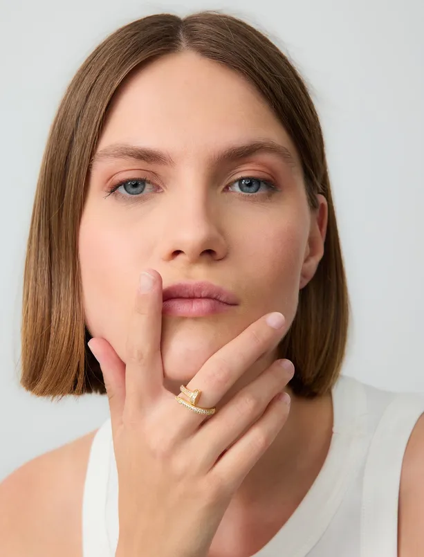 Women Yellow Nail Figured Shiny Stone Ring
