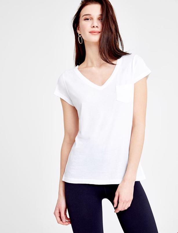 Bayan Beyaz V Yaka Kısa Kollu Cep Detaylı Basic T-shirt
