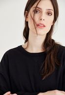 Bayan Siyah Sırtı Nakış Detaylı Sweatshirt