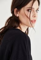 Bayan Siyah Sırtı Nakış Detaylı Sweatshirt