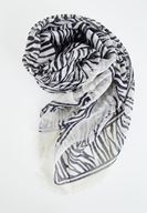 Bayan Çok Renkli Zebra Desenli Püskül Detaylı Şal