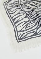 Bayan Çok Renkli Zebra Desenli Püskül Detaylı Şal