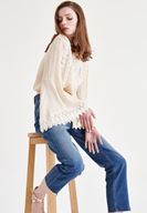 Bayan Krem Dantel İşlemeli Crop Bluz