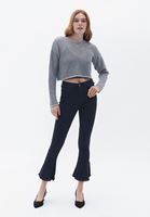 Paça Detaylı Pantolon ve Crop Top Kombini