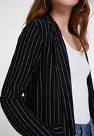 Bayan Siyah/Beyaz Çizgi Desenli Blazer Ceket