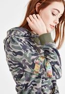 Bayan Çok Renkli Kamuflaj Desenli Sweatshirt