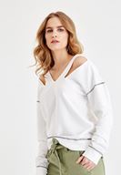 Bayan Krem V Yaka Omuz Detaylı Sweatshirt