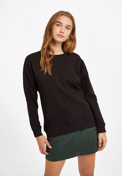 Sıfır Yaka Sweatshirt ve Mini Etek Kombini