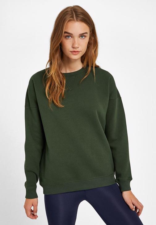 Uzun Kollu Sweatshirt ve Yüksek Bel Parlak Tayt Kombini